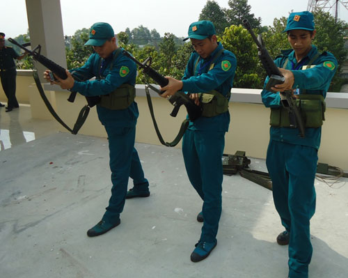 Một buổi huấn luyện của các chiến sĩ tại Ban CHQS huyện Bến Cát