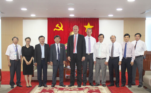 Phó Chủ tịch UBND tỉnh Trần Thanh Liêm tiếp và làm việc với đoàn Trường ĐH Việt Đức.